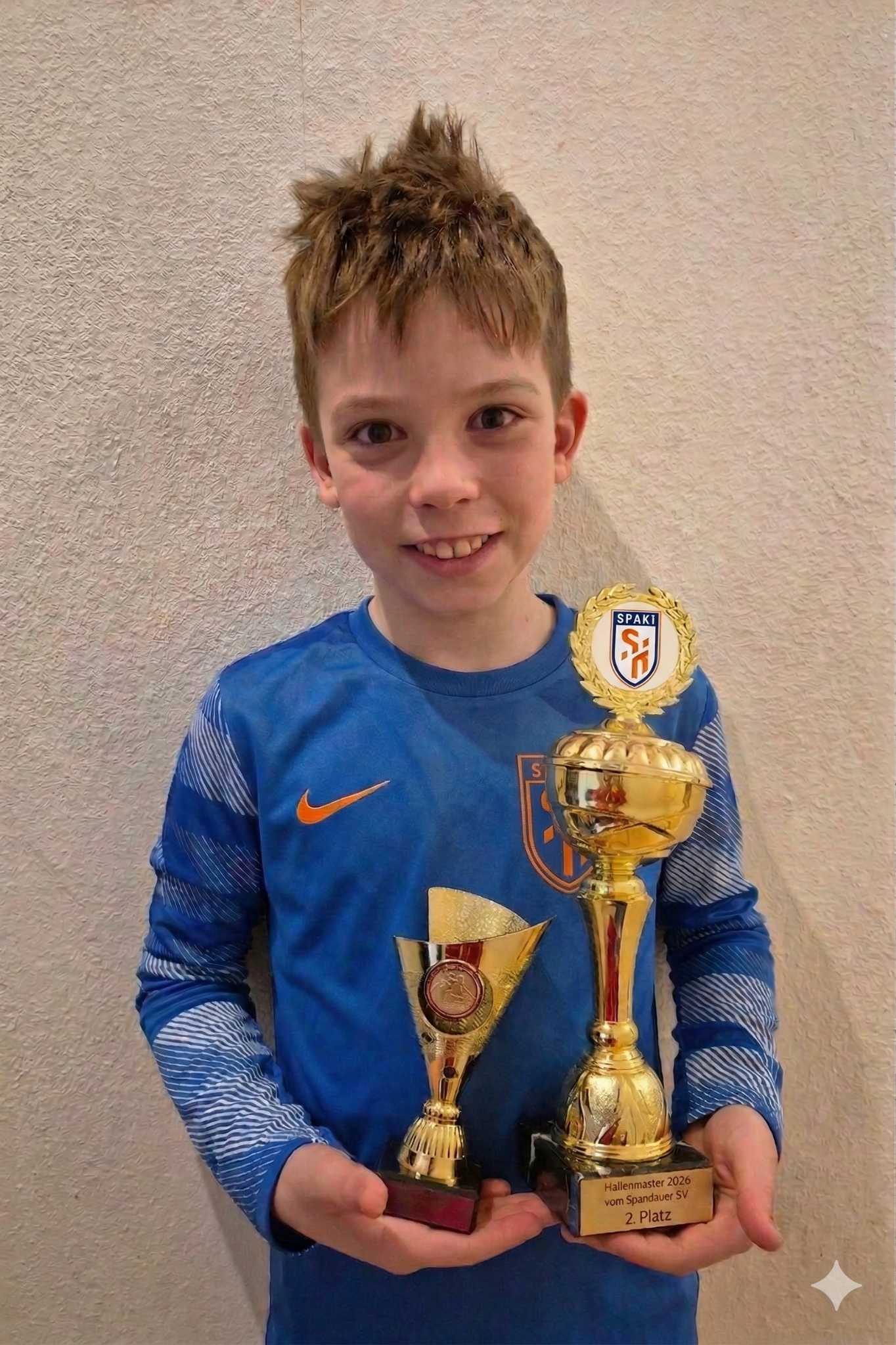 Felix mit Pokalen